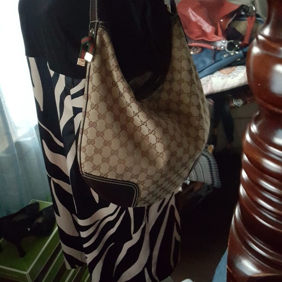 Authentic GUCCI  hobo 15.5 x 12' ht - Picture 7 of 8